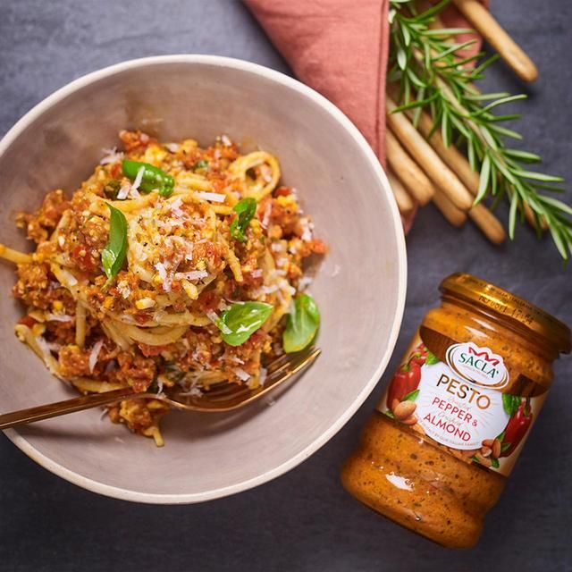 Sacla' Roasted Pepper & Crushed Almond Pesto 190g